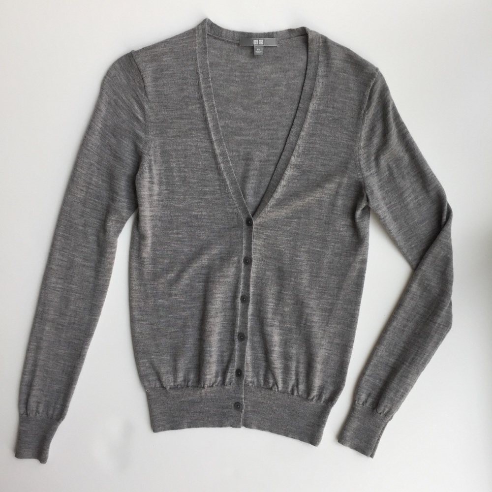 Uniqlo Ladies Gray Wool Cadigan Size XS